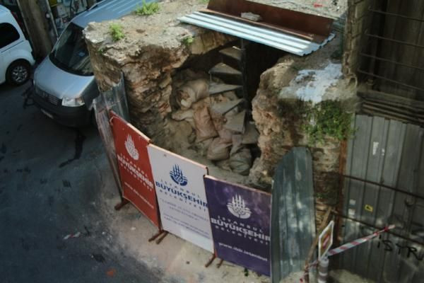İstanbul'da Mimar Sinan çeşmesini restorasyon yapacağız diye yıktılar - Resim: 1
