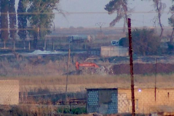 Fırat'ın doğusuna operasyon açıklaması sonrası YPG'li teröristler harekete geçti - Resim: 1