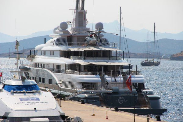 Bodrum'daki süper lüks yatın inanılmaz özelliği! 10 metre yaklaşanı batırıyor - Resim: 2