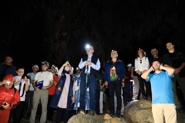 Antalya Valisi cami imamını yanına alıp 30 milyon yıllık mağaraya gitti! Yaptıkları çok konuşulur - Resim: 2