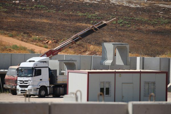 Suriye sınır hattımız güçleniyor! 9 tonluk beton mevziler ulaştı - Resim: 1
