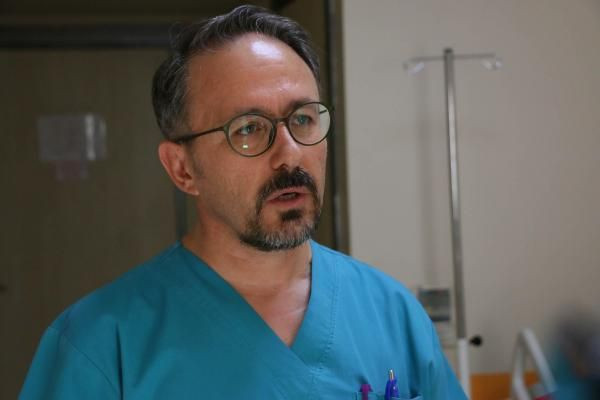 Manisa'da karın ağrısı şikayetiyle gitti! Safra kesesinden 400 taş çıkarıldı - Resim: 2