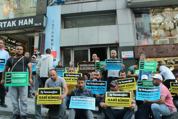 İBB'de işten çıkarılan işçiler CHP İl binası önünde oturma eyleminde! - Resim: 1