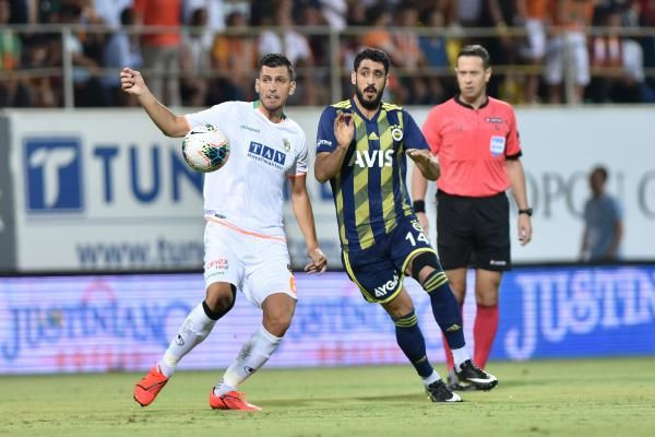 Alanyaspor Fenerbahçe maçında kural hatası var mı? Kim ne söyledi kural ne diyor? - Resim: 1