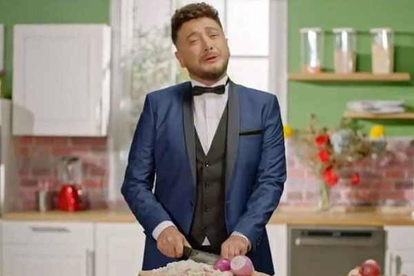 Onur Büyüktopçu hakkında flaş gelişme Yemekteyiz'i bırakıp Show TV'ye geçmişti - Resim: 1