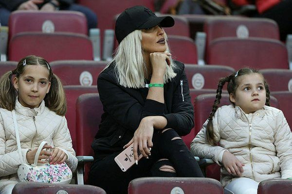 Dusko Tosic'in eşi Jelena Karluesa, Sırp basınına sert tepki gösterdi! - Resim: 1