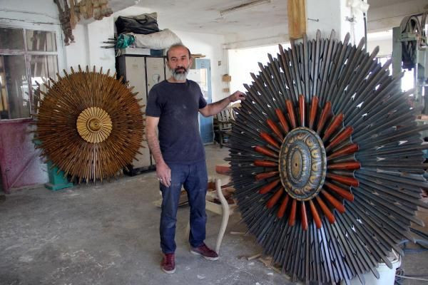 Bir santimetre karesine 3 saat uğraşıyor! 41 yıldır ağaçlardan eşya yapıyor - Resim: 2