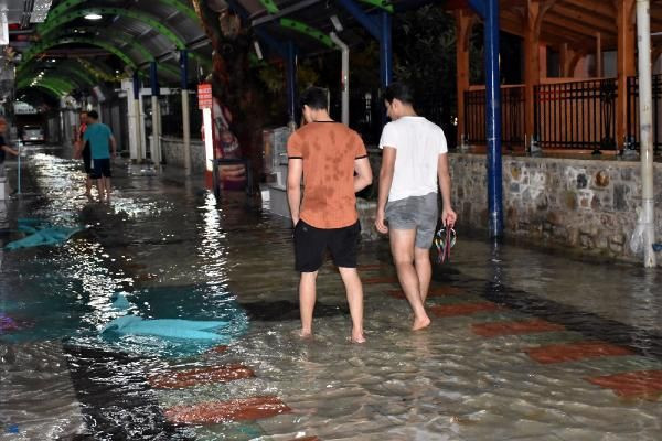 Turizm cennetini Bodrum'u sağanak yağmur vurdu - Resim: 3