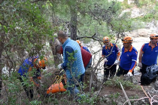 Antalya'da kayıp kanser hastasının cesedi uçurumda bulundu - Resim: 4