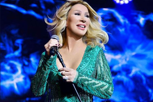 Seda Sayan göğüs dekoltesiyle olay yarattı Yemekteyiz'deki halinden eser yok - Resim: 4