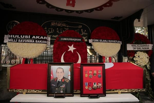 Yaşar Büyükanıt son yolculuğuna uğurlandı! Kızı Bengü Büyükanıt kahroldu - Resim: 1