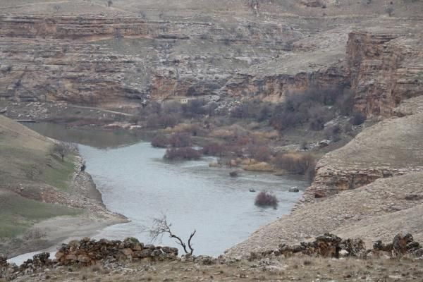 Batman'da yıllardır adak adadıkları Abuzer Gaffari Türbesi'nden bakın ne çıktı! - Resim: 2