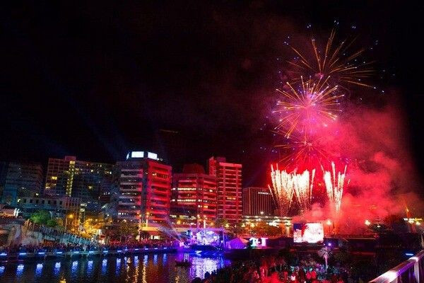 2020'ye ilk giren ülke Yeni Zelanda oldu muhteşem gösteri - Resim: 1