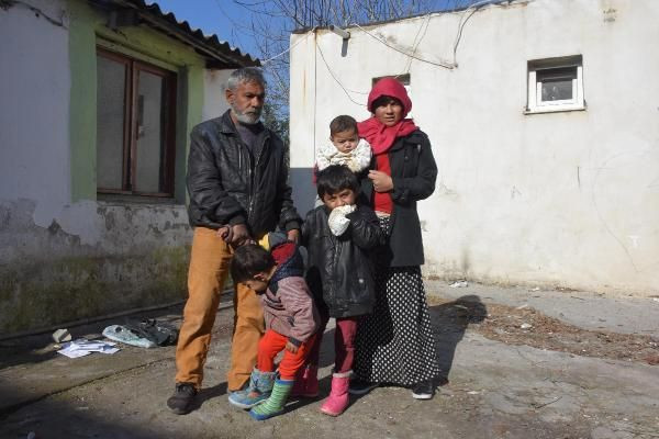 İzmir'de Miraç bebek ellerini ısırmasın diye bebek beziyle bağlıyorlar - Resim: 3