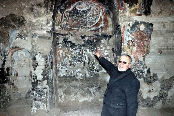 Tarihi kiliseyi defineciler yağmaladı! Ne var ne yok talan edilmiş - Resim: 4