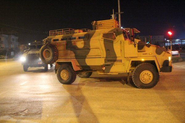 Hain saldırının ardından sınıra tank ve komando sevkiyatı - Resim: 1