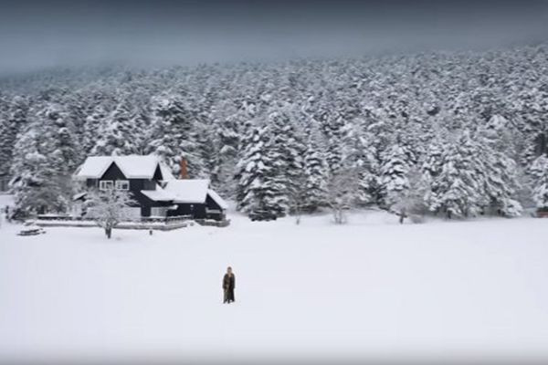 Gülben Ergen'in yeni şarkısı sosyal medyada olay oldu - Resim: 1