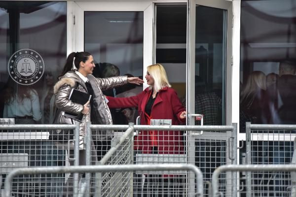 Kedicikler adliyeye böyle geldi neşeleri de makyajları da yerinde - Resim: 1