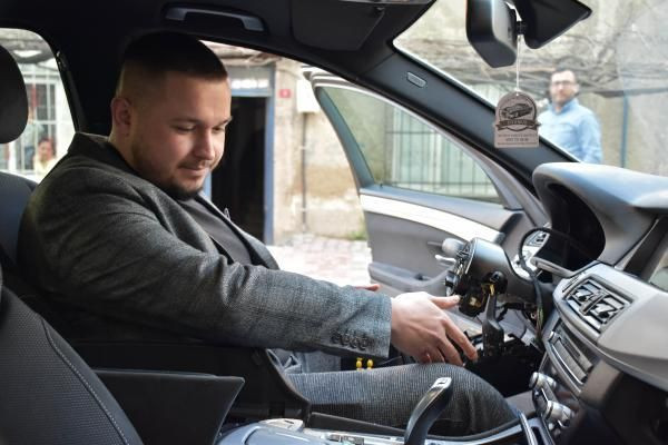 İstanbul'da lüks otomobilin direksiyonu ile gösterge panelini çaldılar - Resim: 4