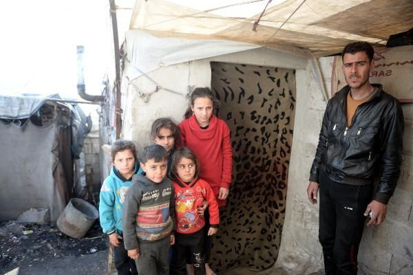 İdlib'te Esed bombalarından kaçan ailenin 7 aylık bebeği donarak öldü - Resim: 4