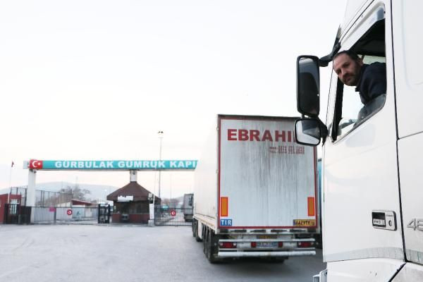 Gürbulak Sınır Kapısı kapandı TIR kuyruğu 5 kilometreyi geçti girenlere sıkı önlem - Resim: 2