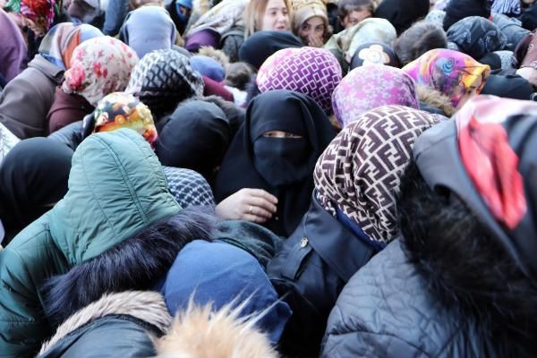 İndirim izdihamı aşırı kalabalık nedeniyle polis çağrıldı ama... - Resim: 4