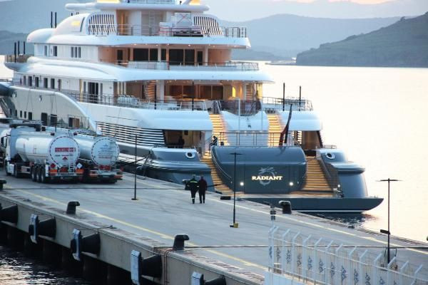 Dubai Şeyhi'nin ultralüks yatı Bodrum'da 2 milyon 200 bin liralık yakıt aldı - Resim: 2