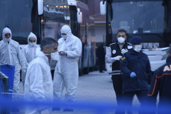 Koronavirüsü pozitif çıkan umreciler hastanede - Resim: 1