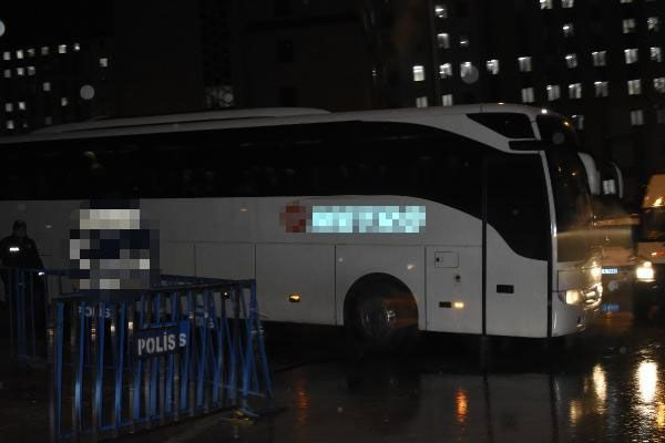 Koronavirüsü pozitif çıkan umreciler hastanede - Resim: 2