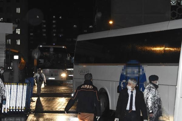 Koronavirüsü pozitif çıkan umreciler hastanede - Resim: 3