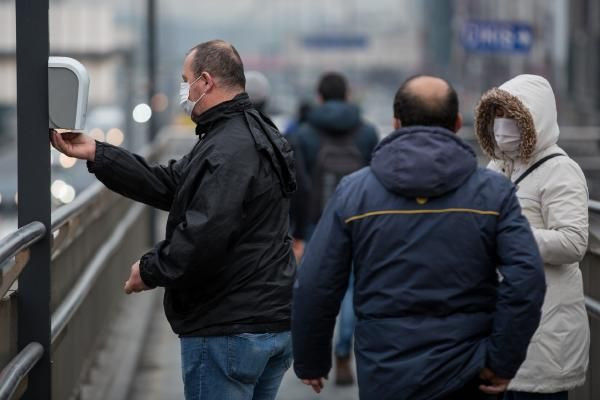 İstanbul'da toplu taşımada maskeli dönem başladı - Resim: 4