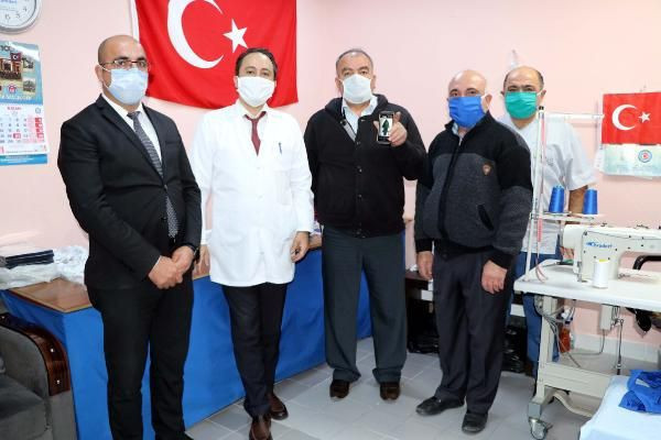 Tıp merkezinde sağlıkçılar için mobil numune alma kabini üretiliyor - Resim: 1