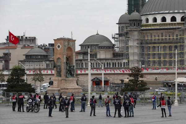 1 Mayıs İşçi Bayramı'nda Taksim Meydanı kapatıldı! Sadece onlar geçebiliyor - Resim: 3