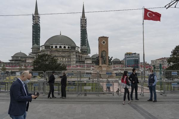 1 Mayıs İşçi Bayramı'nda Taksim Meydanı kapatıldı! Sadece onlar geçebiliyor - Resim: 4
