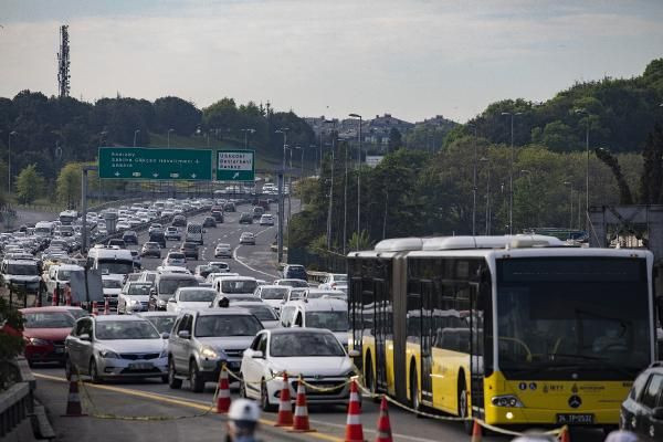 2 günlük sokağa çıkma yasağı bitti sokaklar doldu taştı trafik yoğunluğu arttı - Resim: 3
