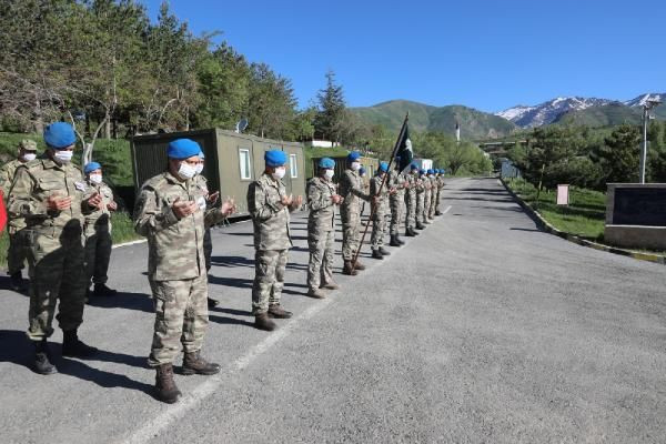 Hakkari'de şehit düşen 2 asker, törenle memleketlerine uğurlandı - Resim: 3