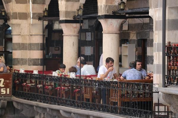 Diyarbakır'da normalleşme, ciğer kebabı ve kahvaltıyla başladı  - Resim: 1