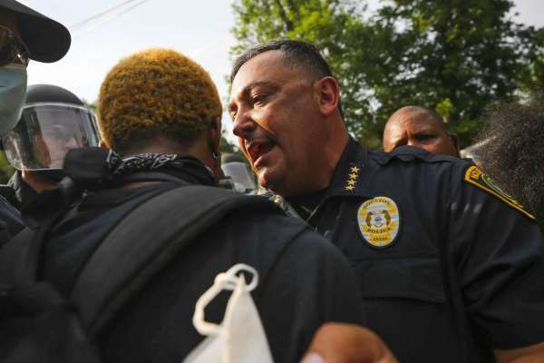 Houston Emniyet Müdürü'nden ABD Başkanı Trump'a: Kapa çeneni... - Resim: 3