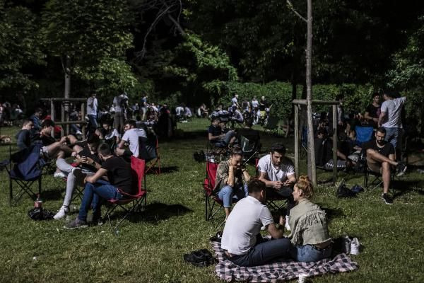 Koronavirüsü çok çabuk unuttuk! Ne maske ne sosyal mesafe kaldı - Resim: 1