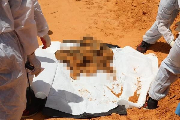 Libya'da darbeci Hafter vahşeti! Katlettiği sivillere ait toplu 4 mezar bulundu - Resim: 3