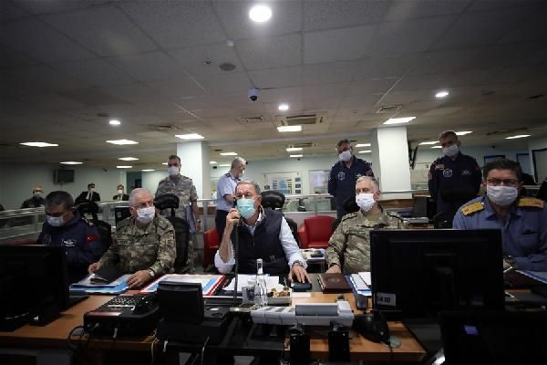 Hulusi Akar'ı hiç böyle görmemiştiniz! Pençe-Kartal Operasyonu başladı - Resim: 2