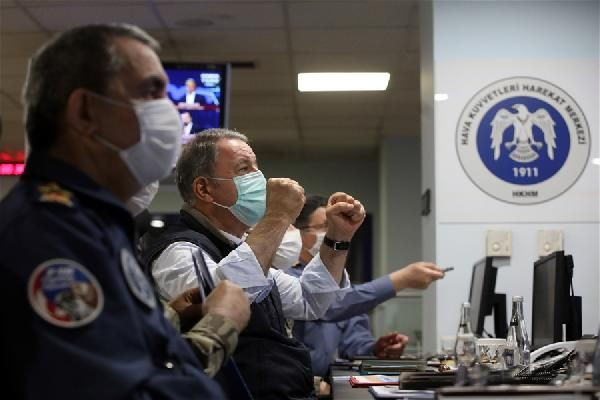 Hulusi Akar'ı hiç böyle görmemiştiniz! Pençe-Kartal Operasyonu başladı - Resim: 4