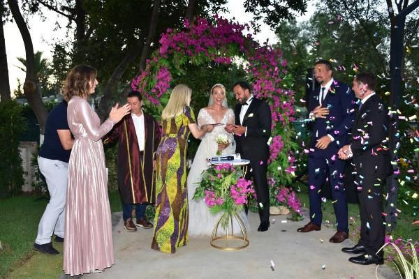 Ünlü sunucu Cansu Canan Özgen evlendi - Resim: 1