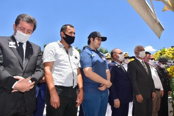 Şehit babasını polis üniformasıyla son yolculuğa uğurladı - Resim: 4