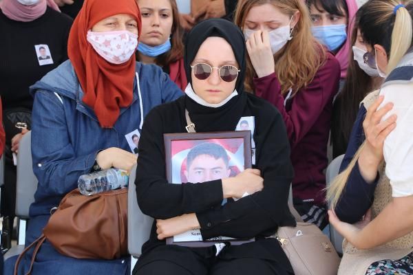 Süleyman Soylu gözyaşı döken şehit eşini böyle teselli etti - Resim: 2