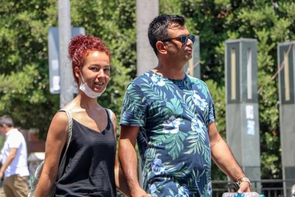 Kimsenin umrunda değil! Antalya'da maskeler kollarda - Resim: 2