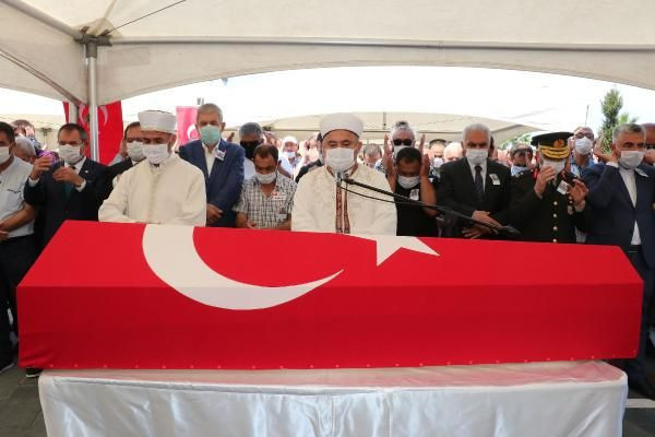 Şehit oğlunu asker selamıyla uğurladı gözyaşları sel oldu - Resim: 2