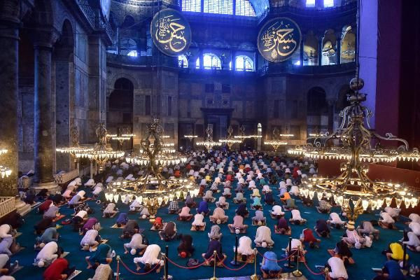 86 yıl sonra ibadete açılan Ayasofya'da ilk bayram namazı - Resim: 1