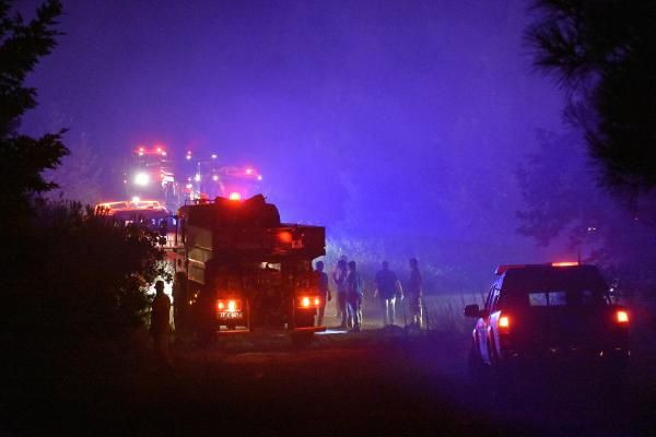 Manisa'nın Ahmetli ilçesinde orman yangını! 12 saattir her yer alev alev - Resim: 4