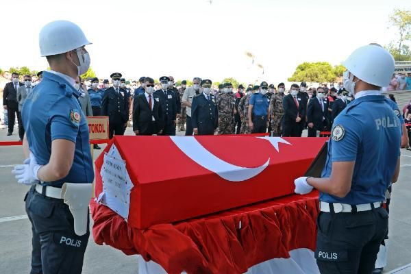 Samsun'da şehit polis memuru Adem Keskin gözyaşlarıyla uğurlandı - Resim: 3